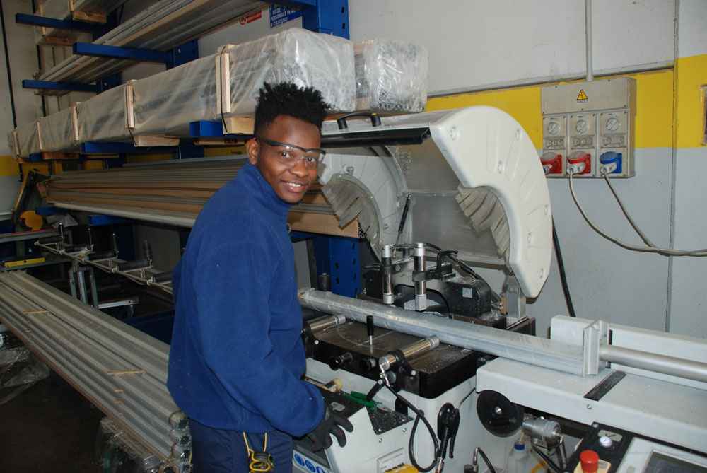 Diaby ospite neomaggiorenne SPRAR/SIPROIMI Bologna al lavoro alla Fomir a Fossatone di Medicina